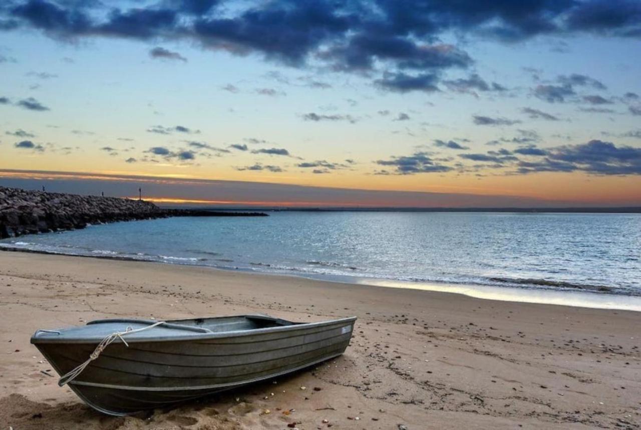 Absolute Beachfront Bliss-Best location in Darwin