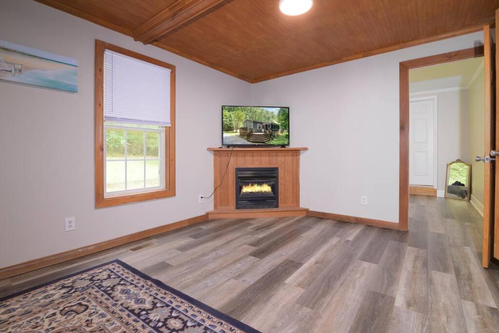Cozy Party House in the woods - Property Image 6