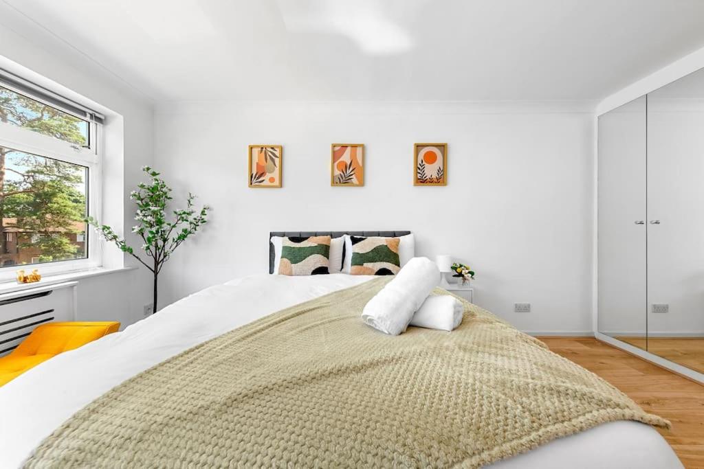 Tranquil Escape In Hertfordshire, Free Parking, 2 Bed, 2 Bath, Sleeps 6