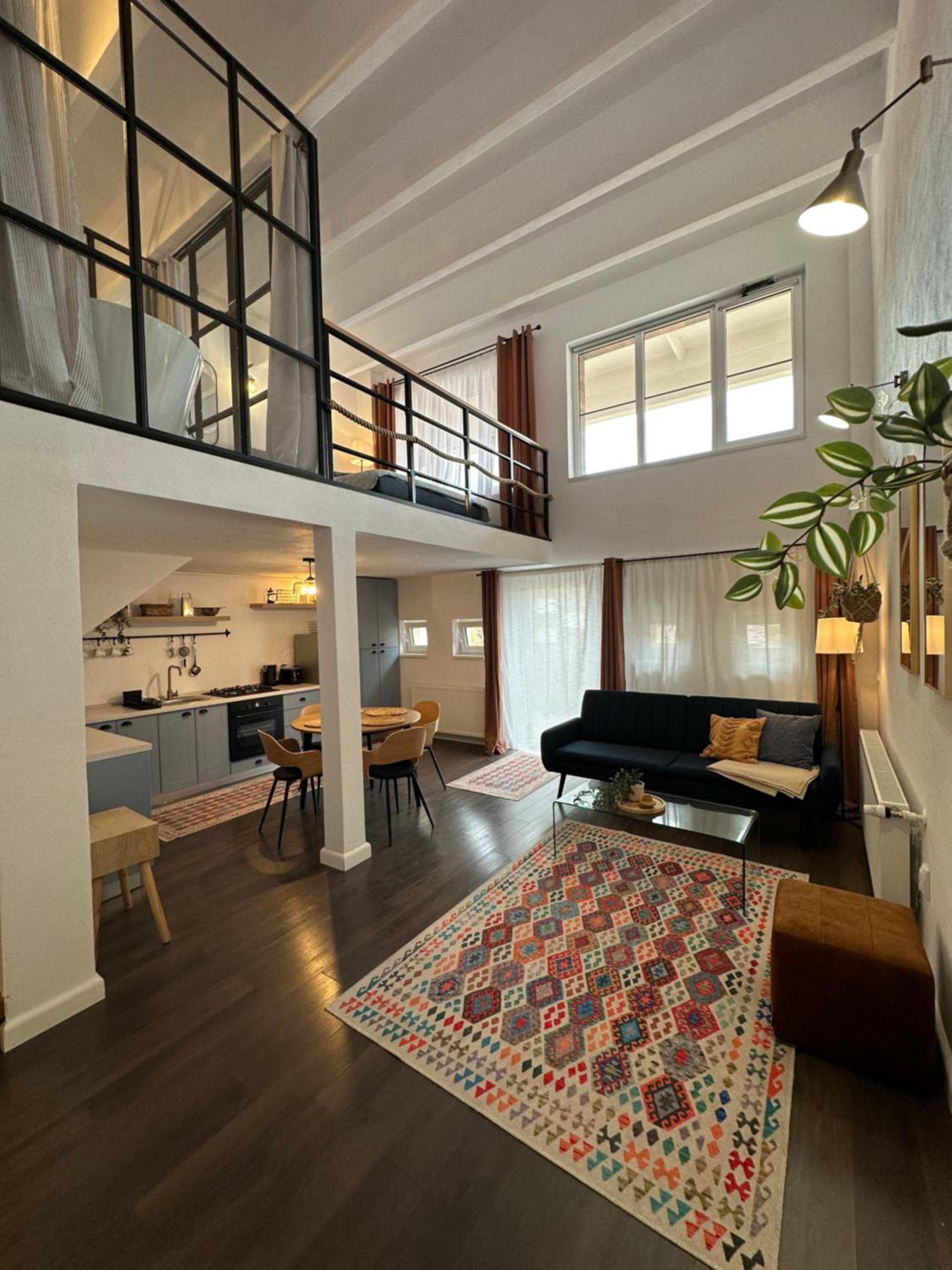 Daisy Apartment 7 view 5