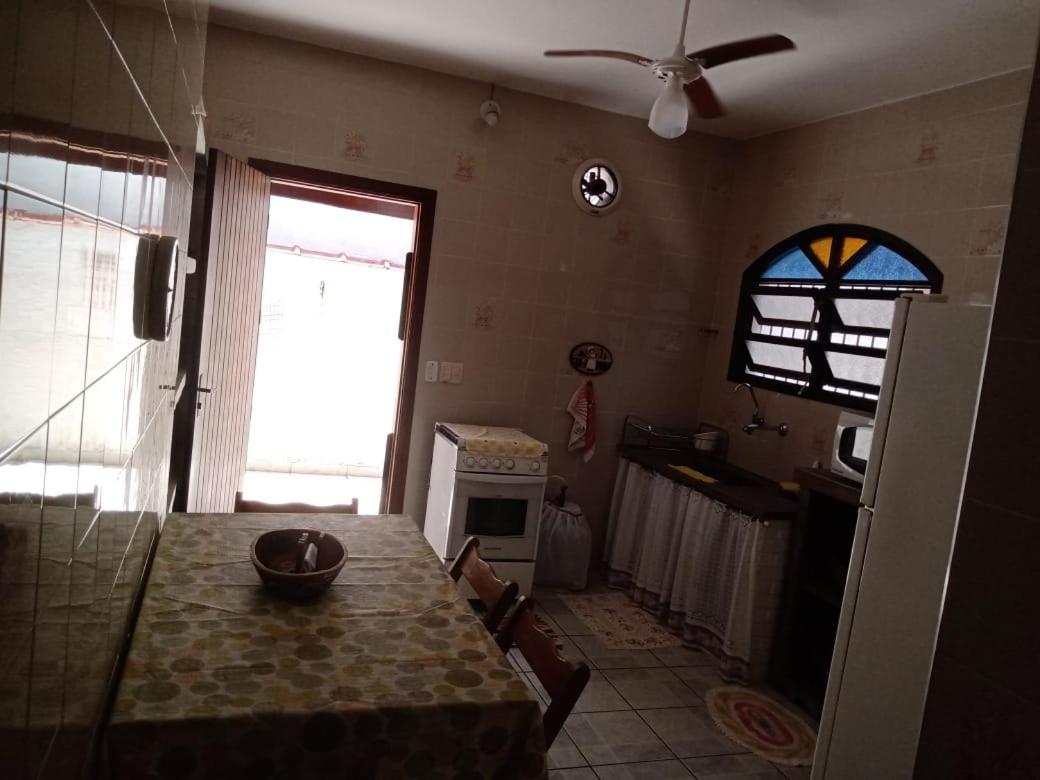 Linda casa com piscina à 3min da Praia caminhando