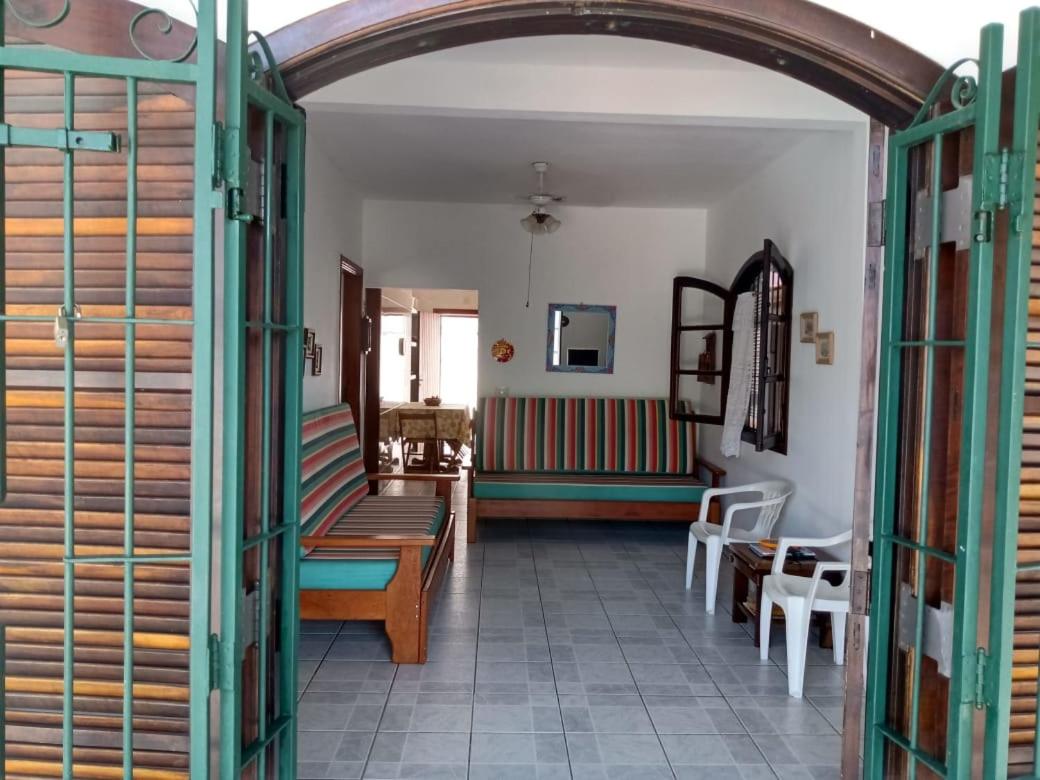 Linda casa com piscina à 3min da Praia caminhando