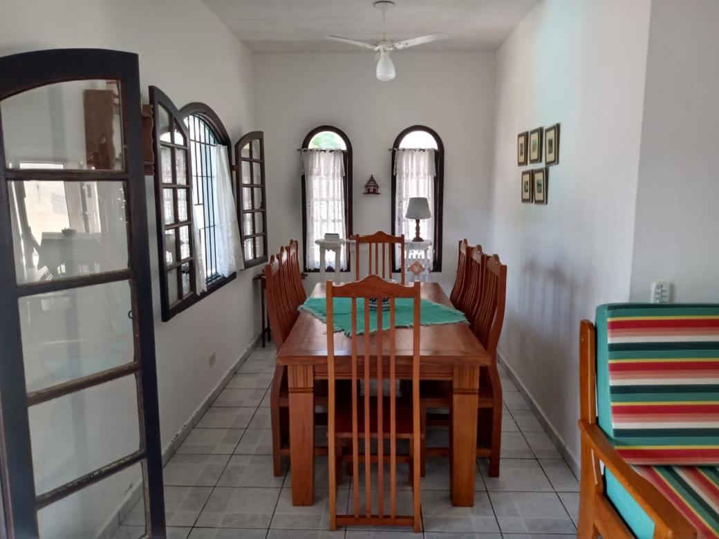 Linda casa com piscina à 3min da Praia caminhando