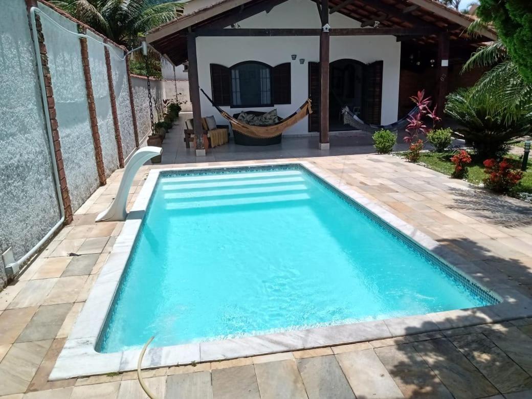 Linda casa com piscina à 3min da Praia caminhando