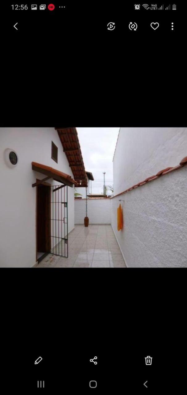 Linda casa com piscina à 3min da Praia caminhando