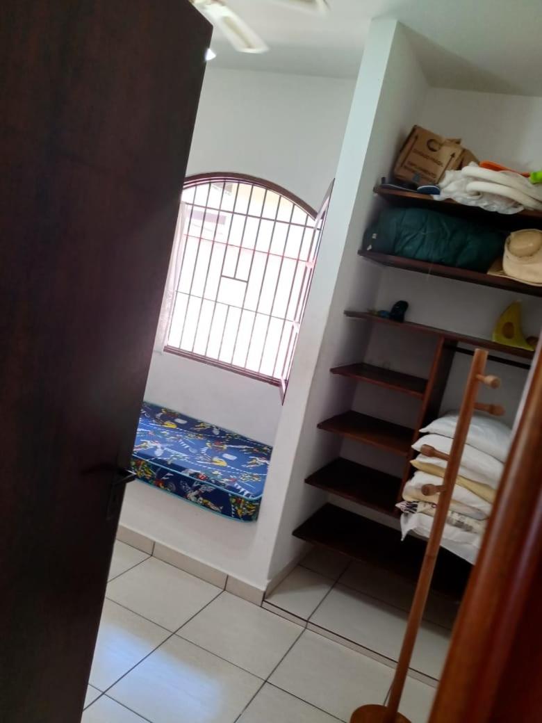 Linda casa com piscina à 3min da Praia caminhando