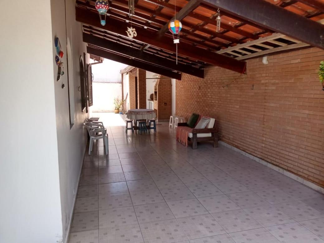 Linda casa com piscina à 3min da Praia caminhando