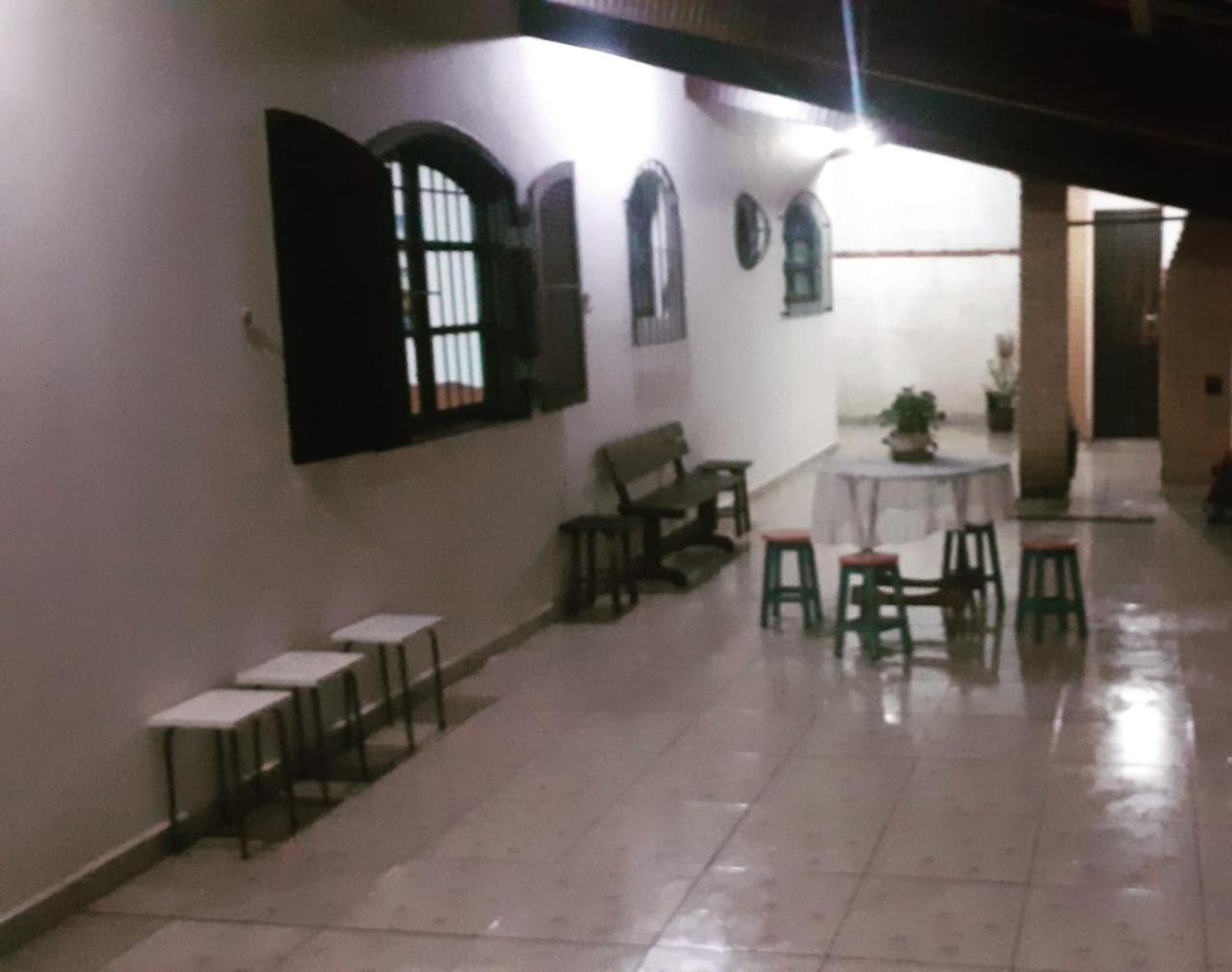 Linda casa com piscina à 3min da Praia caminhando