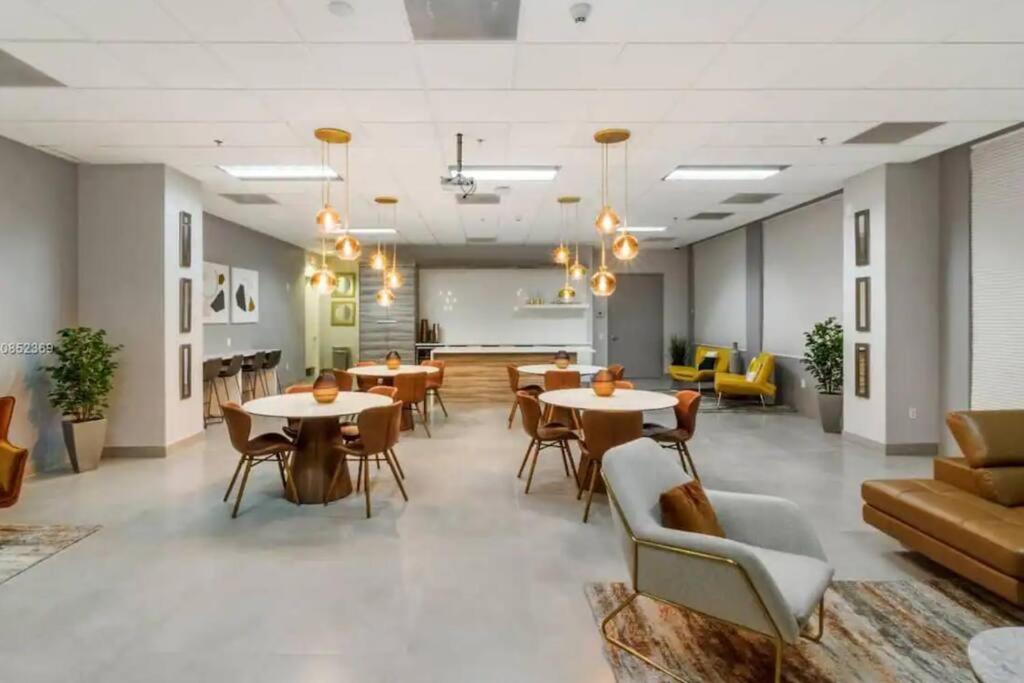 2 bed condo, Queen sofa bed Brickell, Free Parking, Pool, Gym