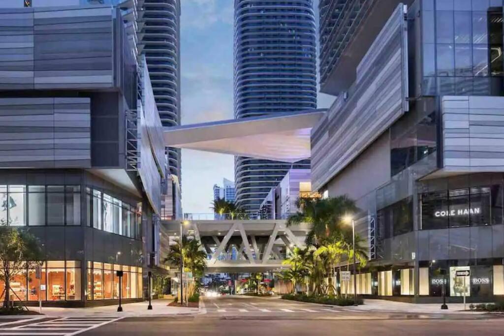 2 bed condo, Queen sofa bed Brickell, Free Parking, Pool, Gym