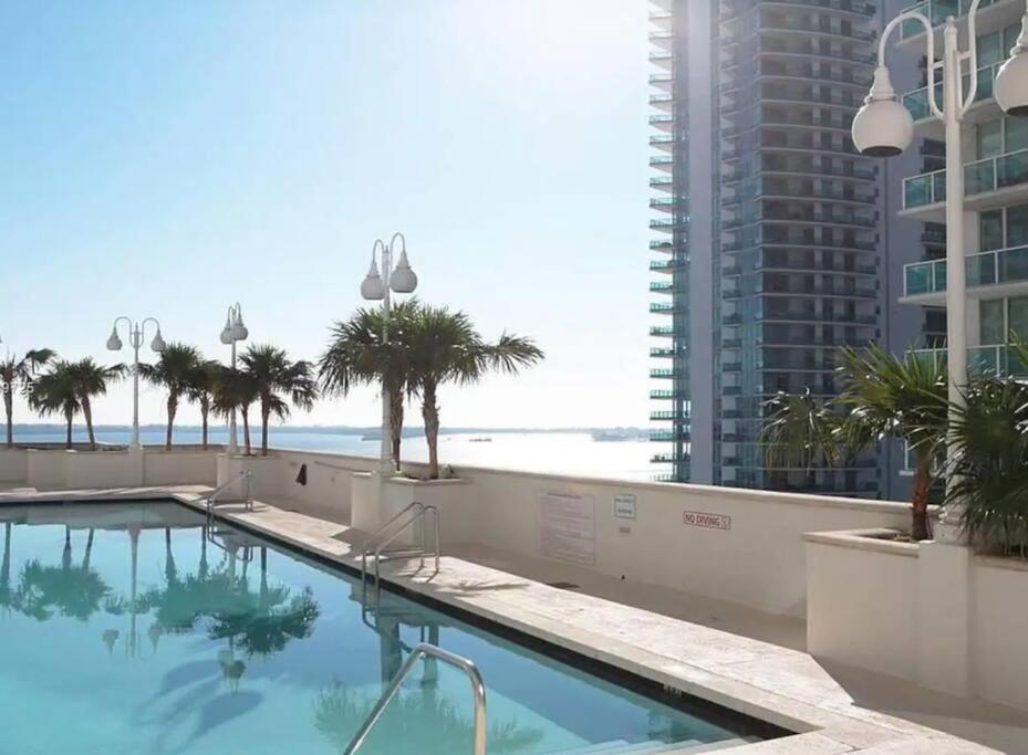 2 bed condo, Queen sofa bed Brickell, Free Parking, Pool, Gym