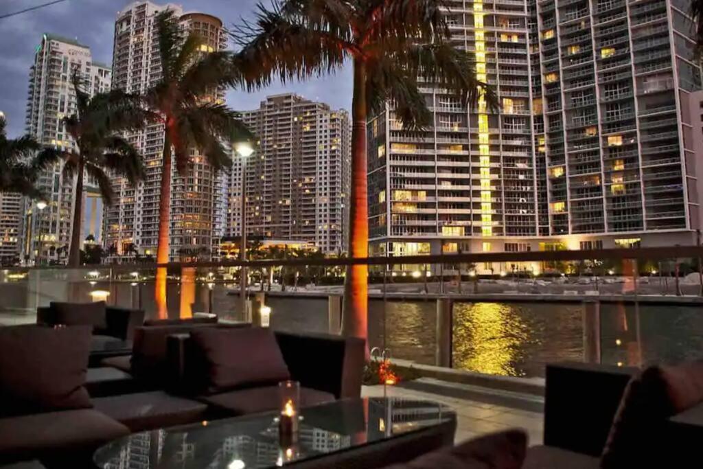 2 bed condo, Queen sofa bed Brickell, Free Parking, Pool, Gym