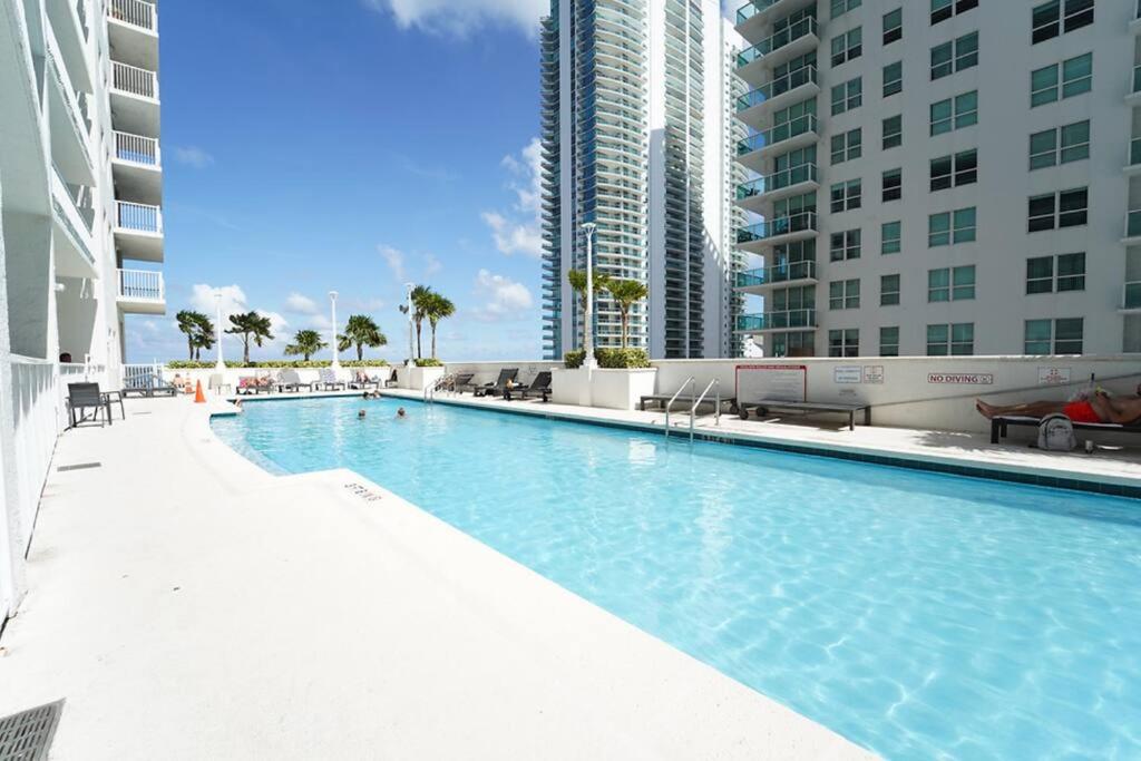 2 bed condo, Queen sofa bed Brickell, Free Parking, Pool, Gym