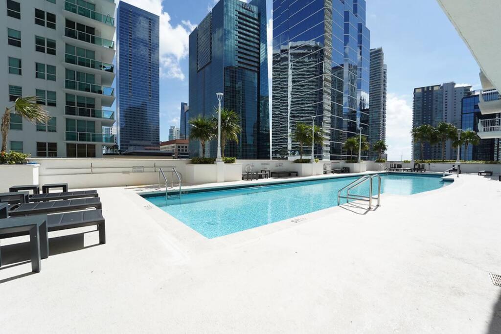 2 bed condo, Queen sofa bed Brickell, Free Parking, Pool, Gym
