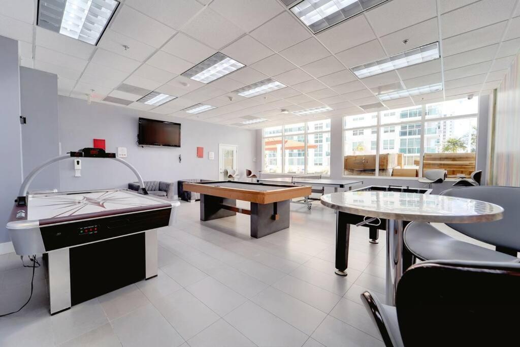 2 bed condo, Queen sofa bed Brickell, Free Parking, Pool, Gym