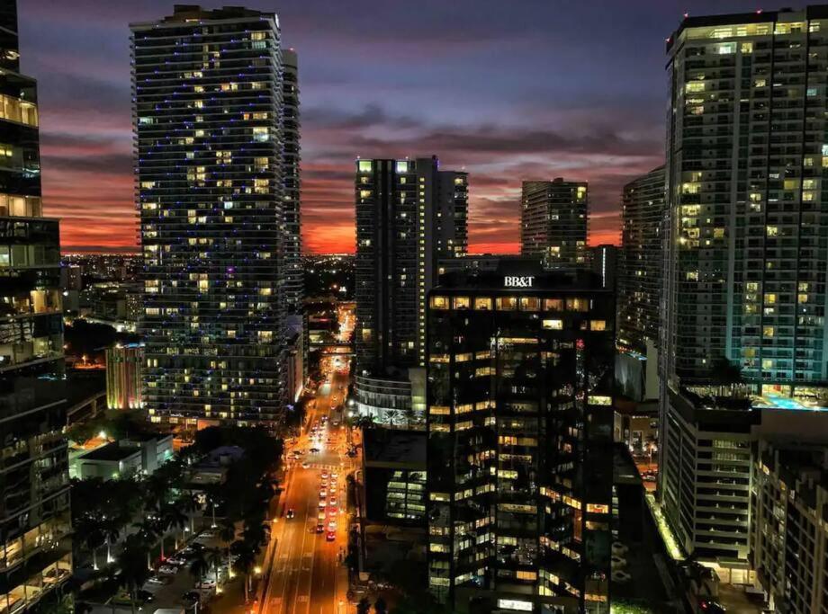 2 bed condo, Queen sofa bed Brickell, Free Parking, Pool, Gym