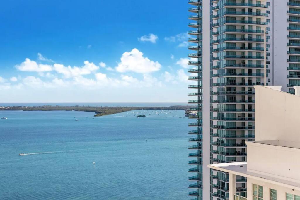 2 bed condo, Queen sofa bed Brickell, Free Parking, Pool, Gym