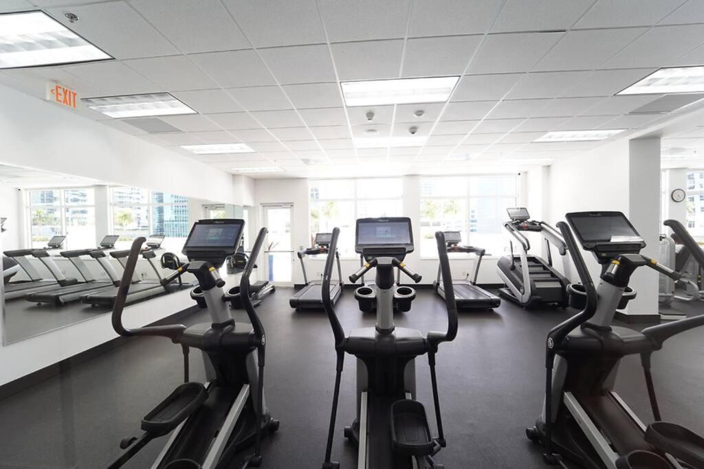 2 bed condo, Queen sofa bed Brickell, Free Parking, Pool, Gym