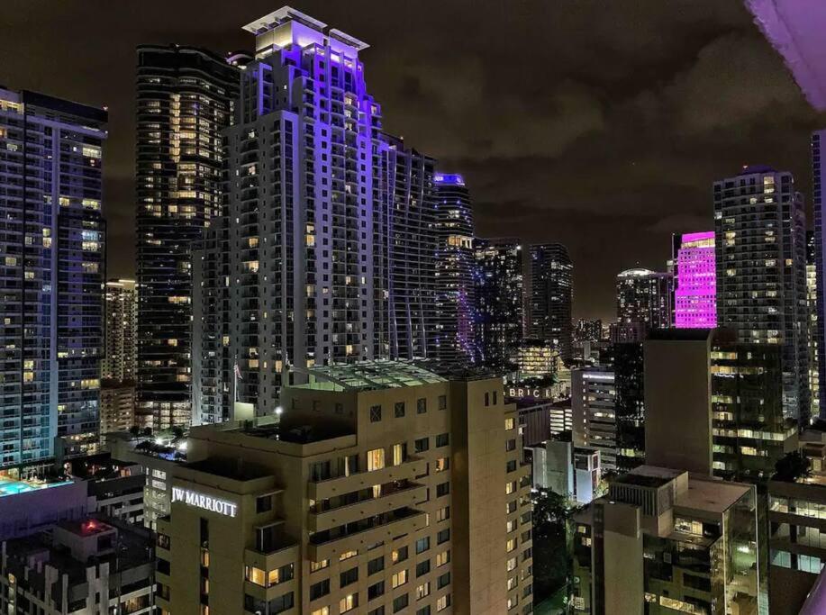 2 bed condo, Queen sofa bed Brickell, Free Parking, Pool, Gym