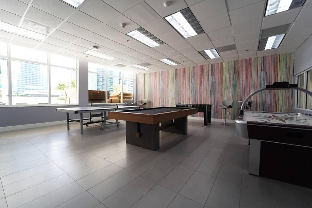 2 bed condo, Queen sofa bed Brickell, Free Parking, Pool, Gym