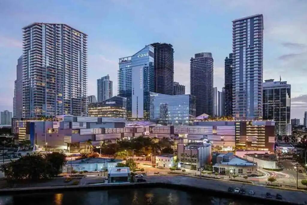 2 bed condo, Queen sofa bed Brickell, Free Parking, Pool, Gym