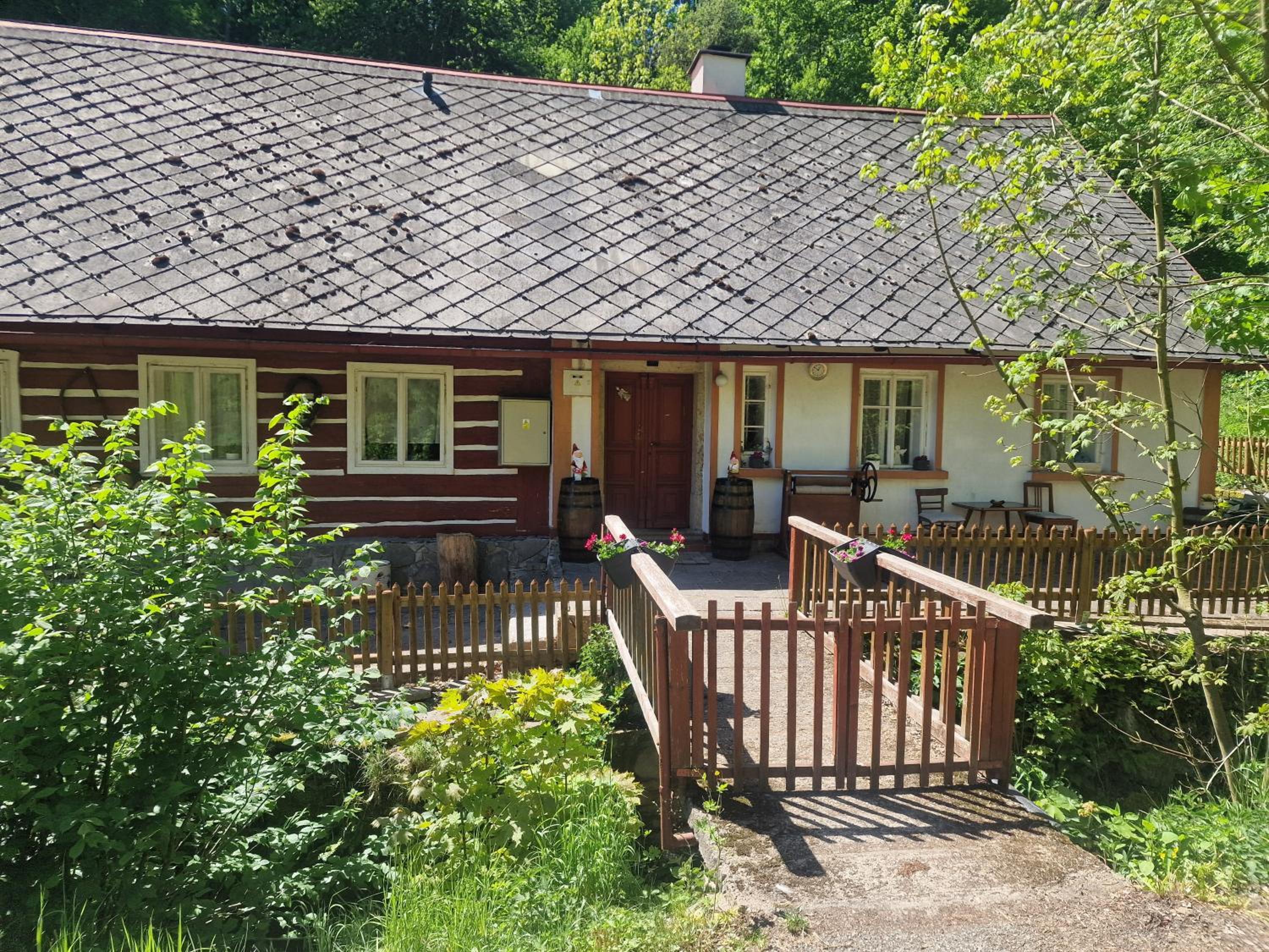 Jedová Chýše Skalka