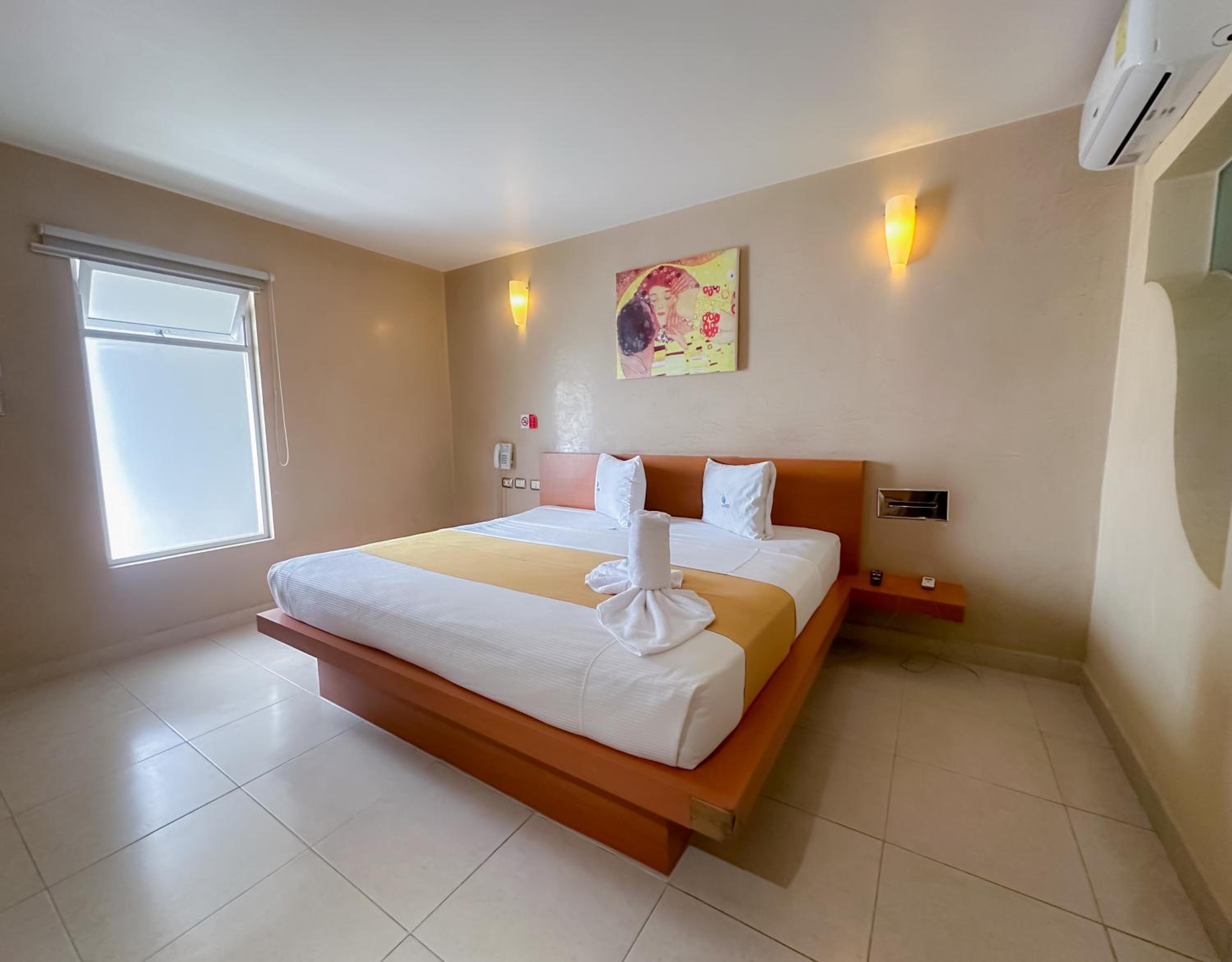 Manzanillo Vacations - Auto Hotel Mediterraneo - Property Image 2