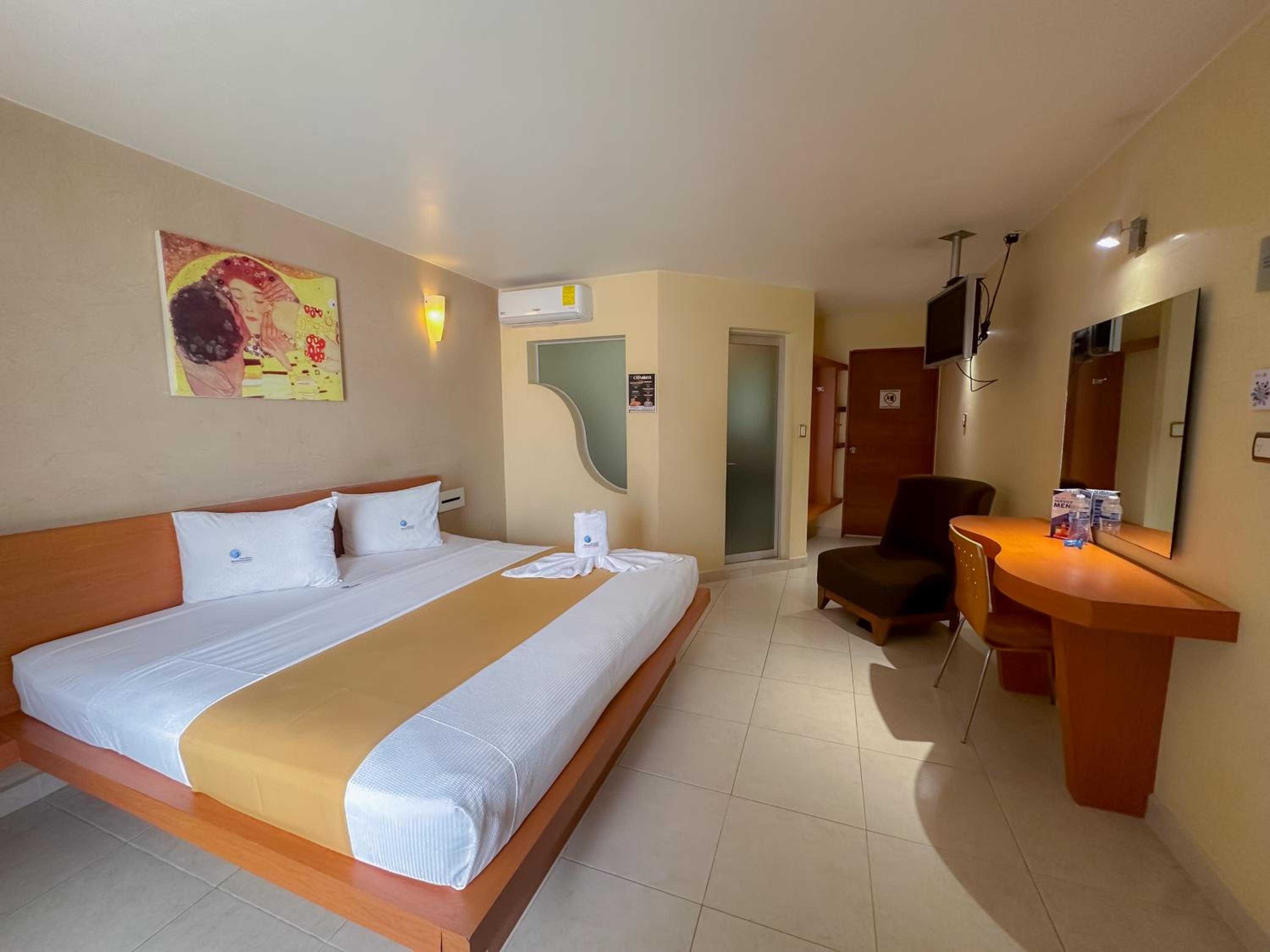 Manzanillo Vacations - Auto Hotel Mediterraneo - Property Image 3