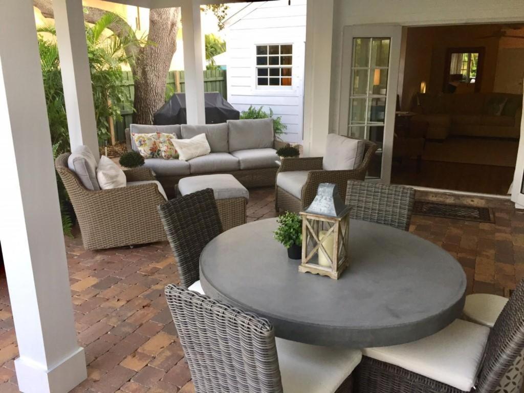 Palm Beach Oasis - Indulge in Garden Tranquility with Alfresco Dining