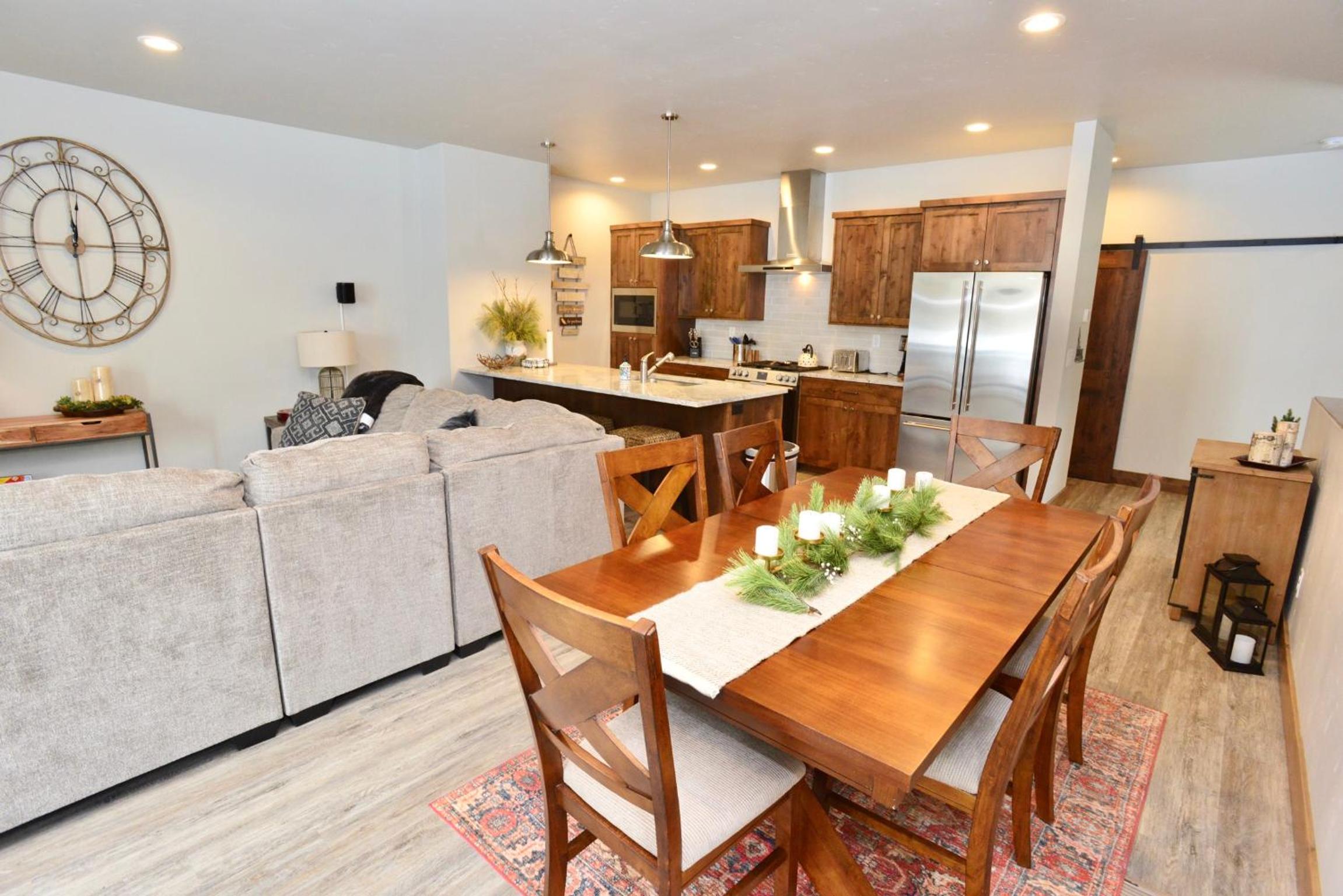 Silverpine Gem - Downtown - Walk to shops, restaurants, Payette Lake - WiFi view 5