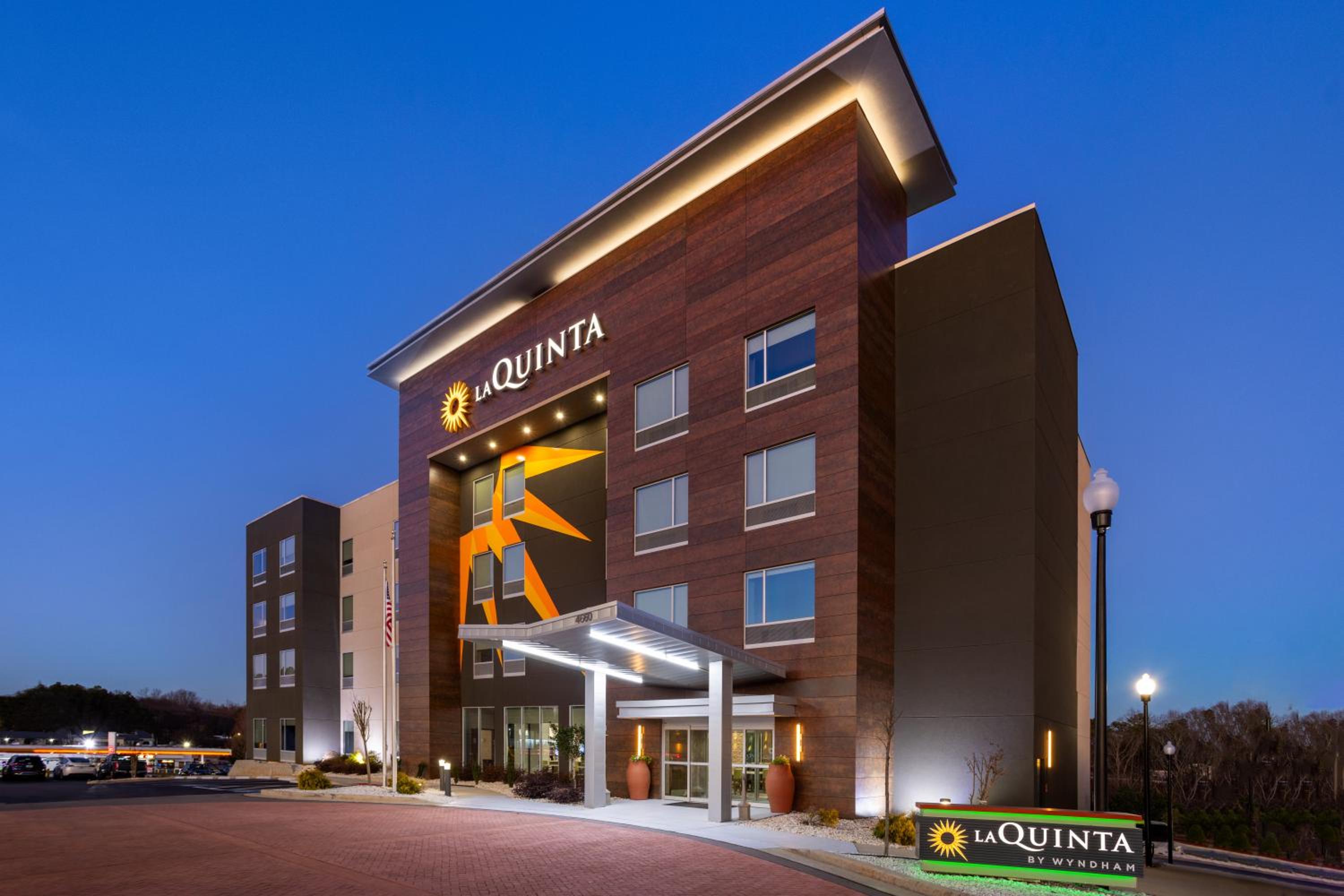 Hotel La Quinta Inn & Suites by Wyndham Locust Grove - Image 1