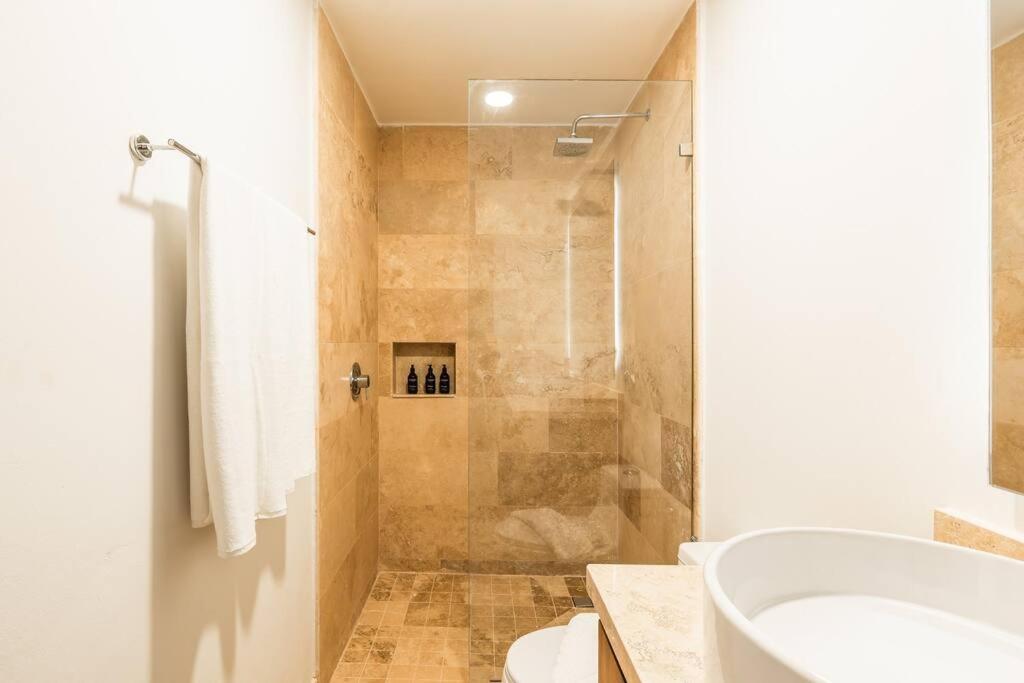 New 2 BR 2 Badrooms pool front concierge view 3