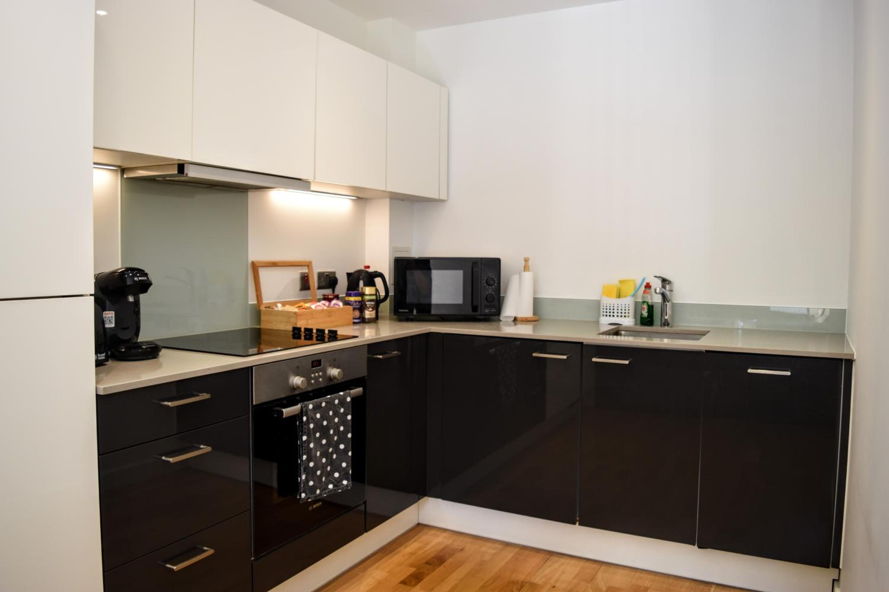 Modern London Apartment near Greenwich - Rooftop City View