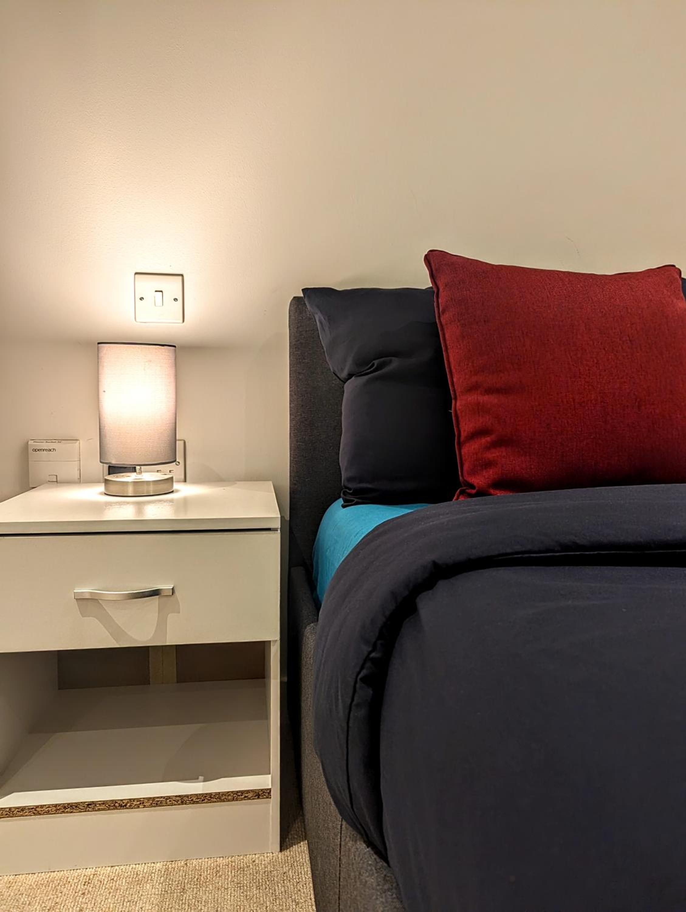 Modern London Apartment near Greenwich - Rooftop City View