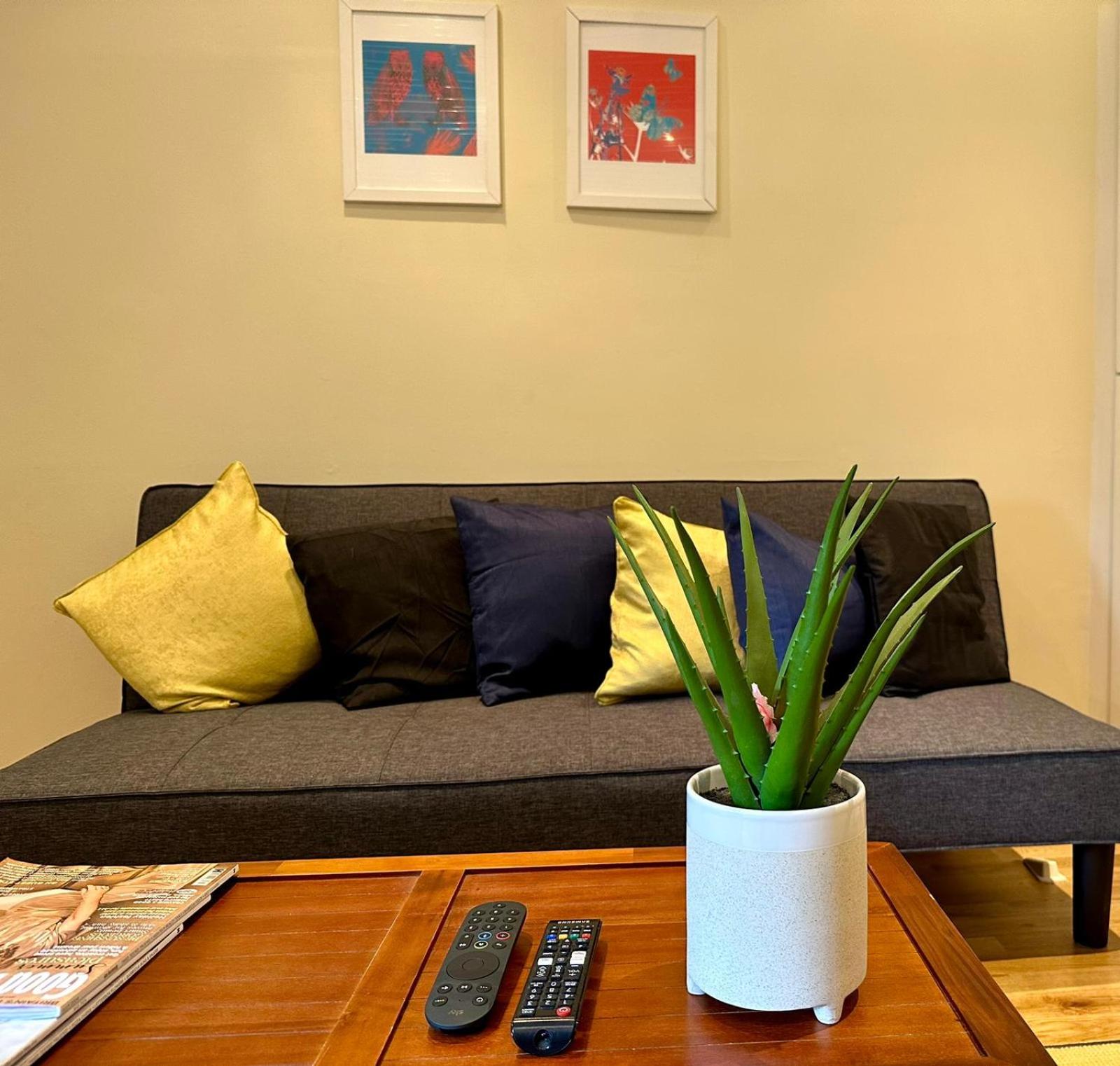 Sweetdreams Residences Portfolio - Stylish Fully equipped with Workspace Apartments in Kensington and Chelsea by Ricky & Giustina - Perfect for long stays