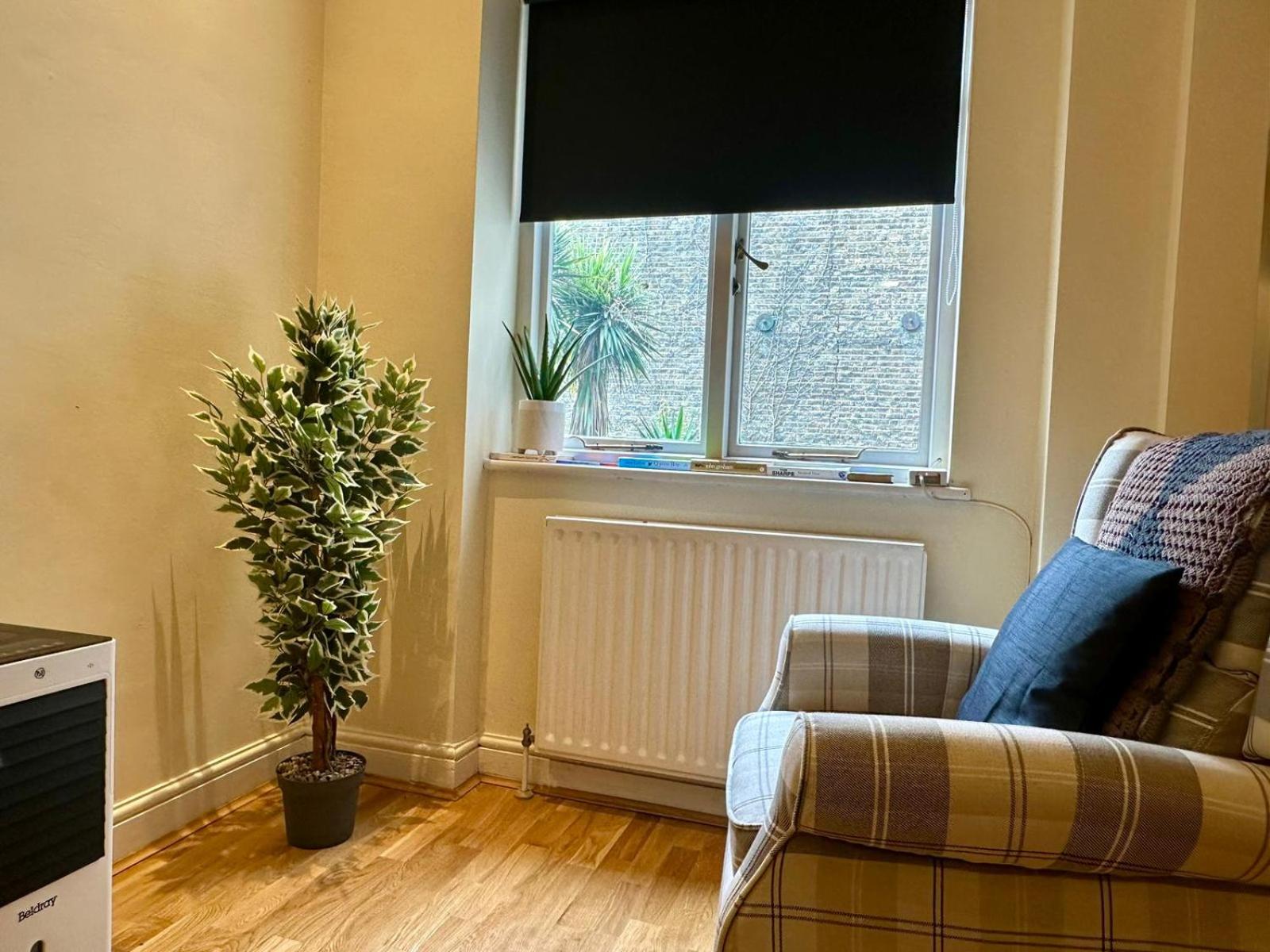 Sweetdreams Residences Portfolio - Stylish Fully equipped with Workspace Apartments in Kensington and Chelsea by Ricky & Giustina - Perfect for long stays