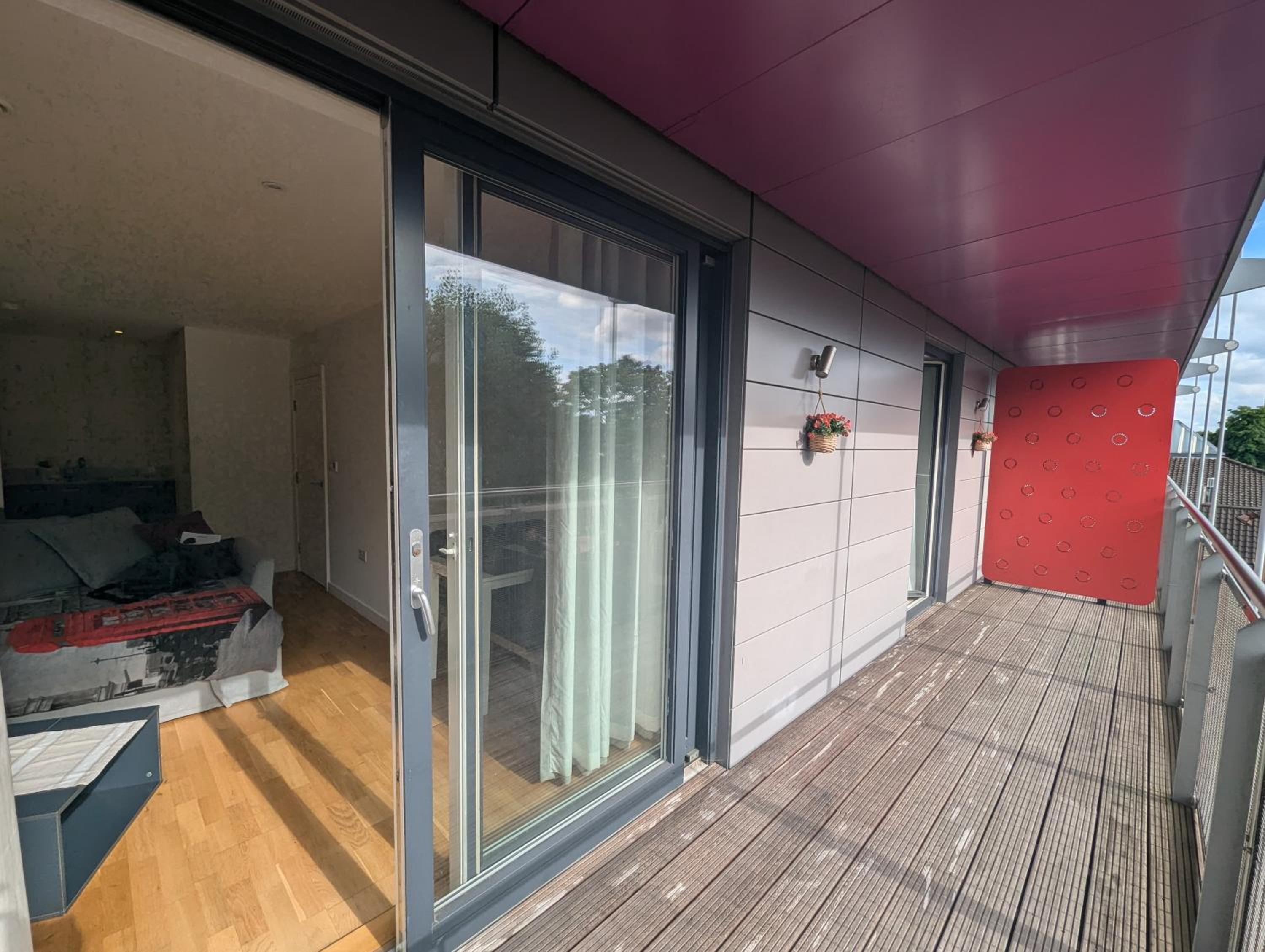 Modern London Apartment near Greenwich - Rooftop City View