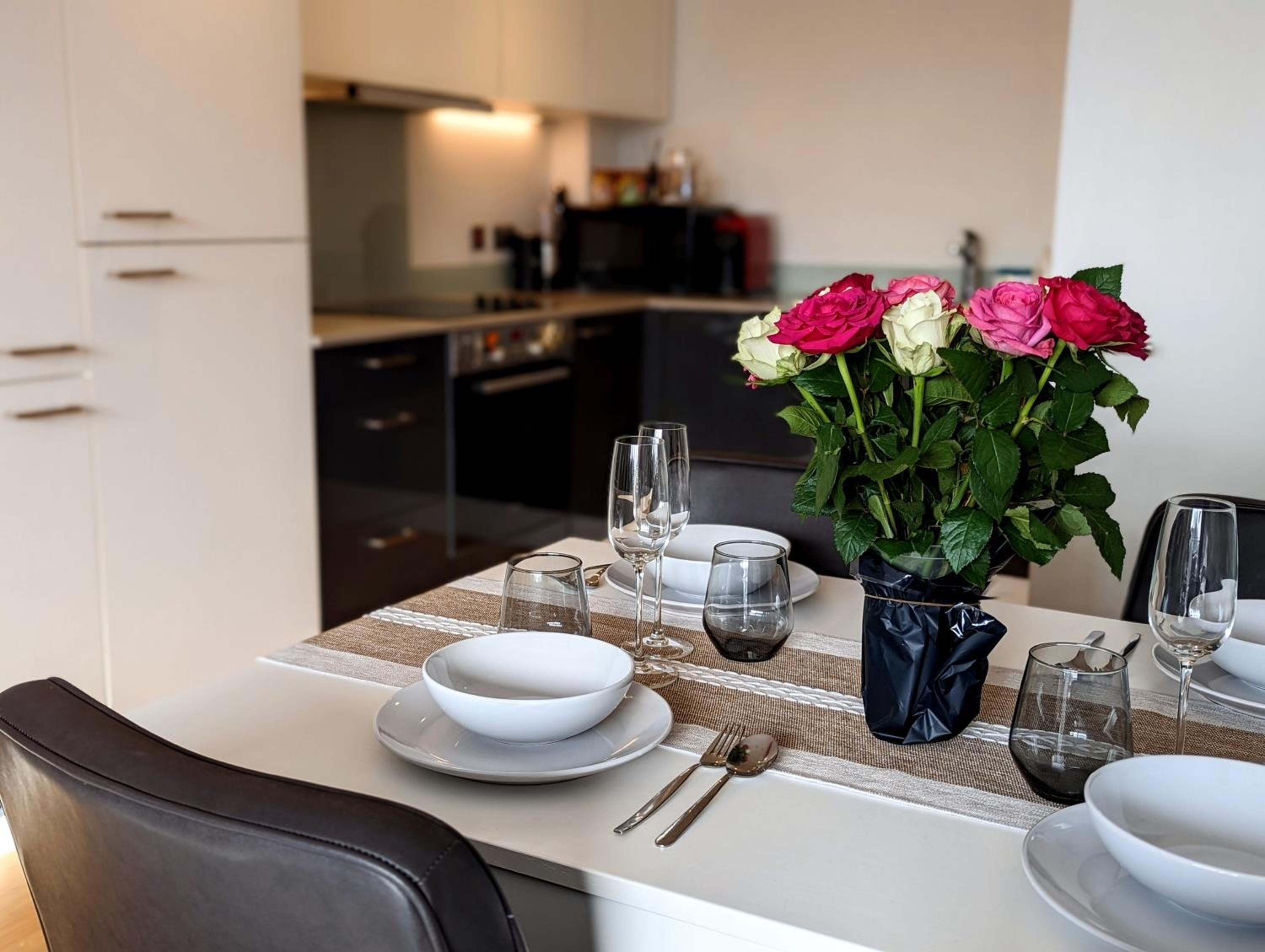 Modern London Apartment near Greenwich - Rooftop City View
