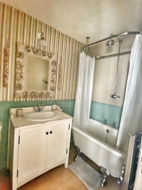 Netflix, Parking, Wifi, in Historical Townhouse Central Location by Lains Lettings view 2