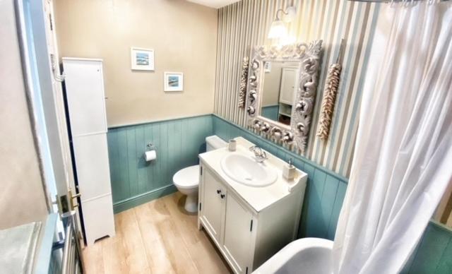 Netflix, Parking, Wifi, in Historical Townhouse Central Location by Lains Lettings view 3