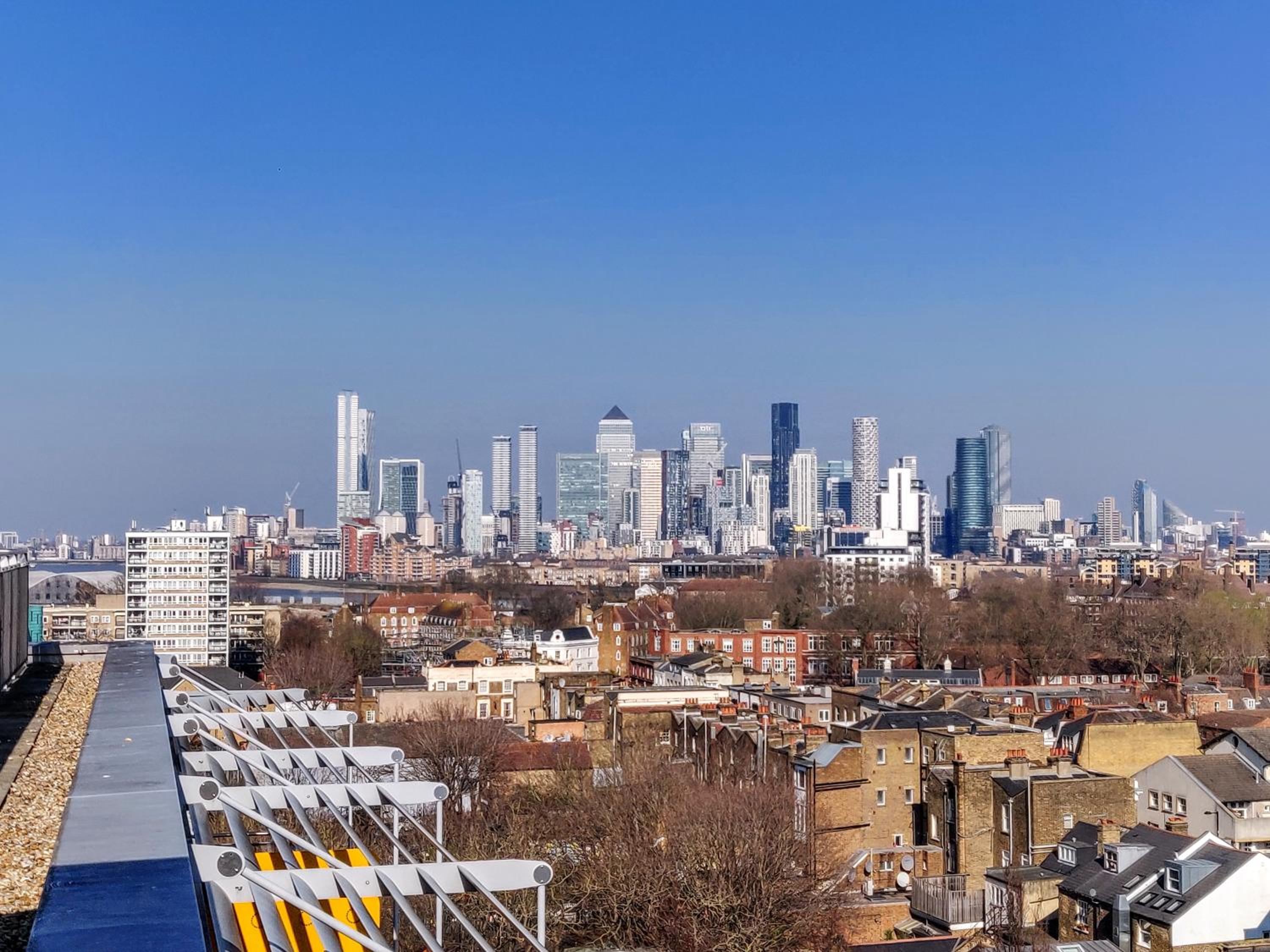 Modern London Apartment near Greenwich - Rooftop City View
