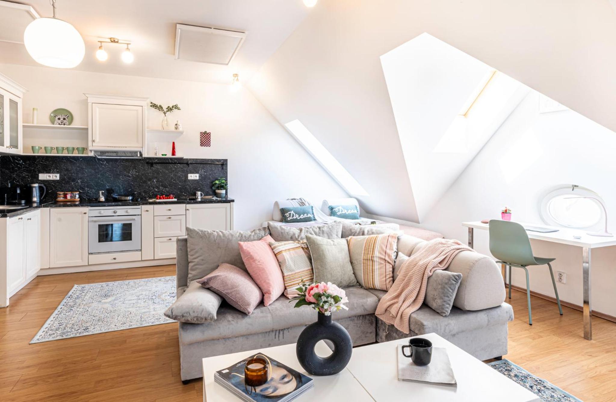 Prague Days - Airy Duplex with Terrace and AC