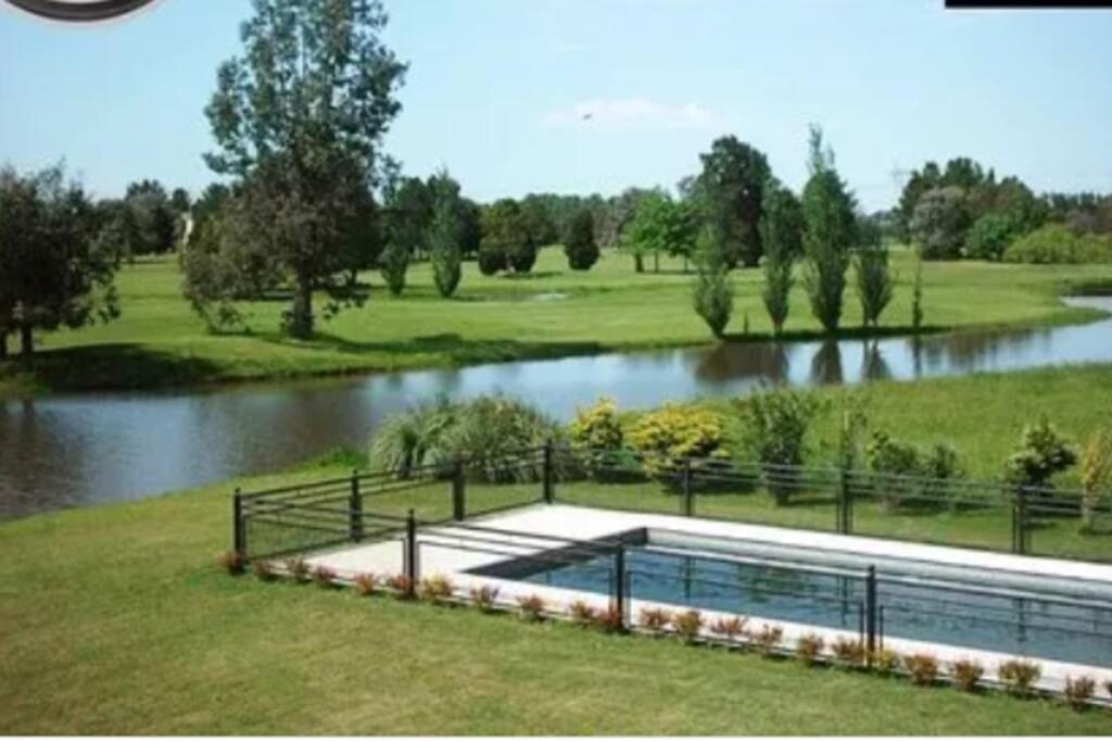 Dormi Apartamento en Country Boca Raton Monoambiente con pileta gym tenis golf paddle