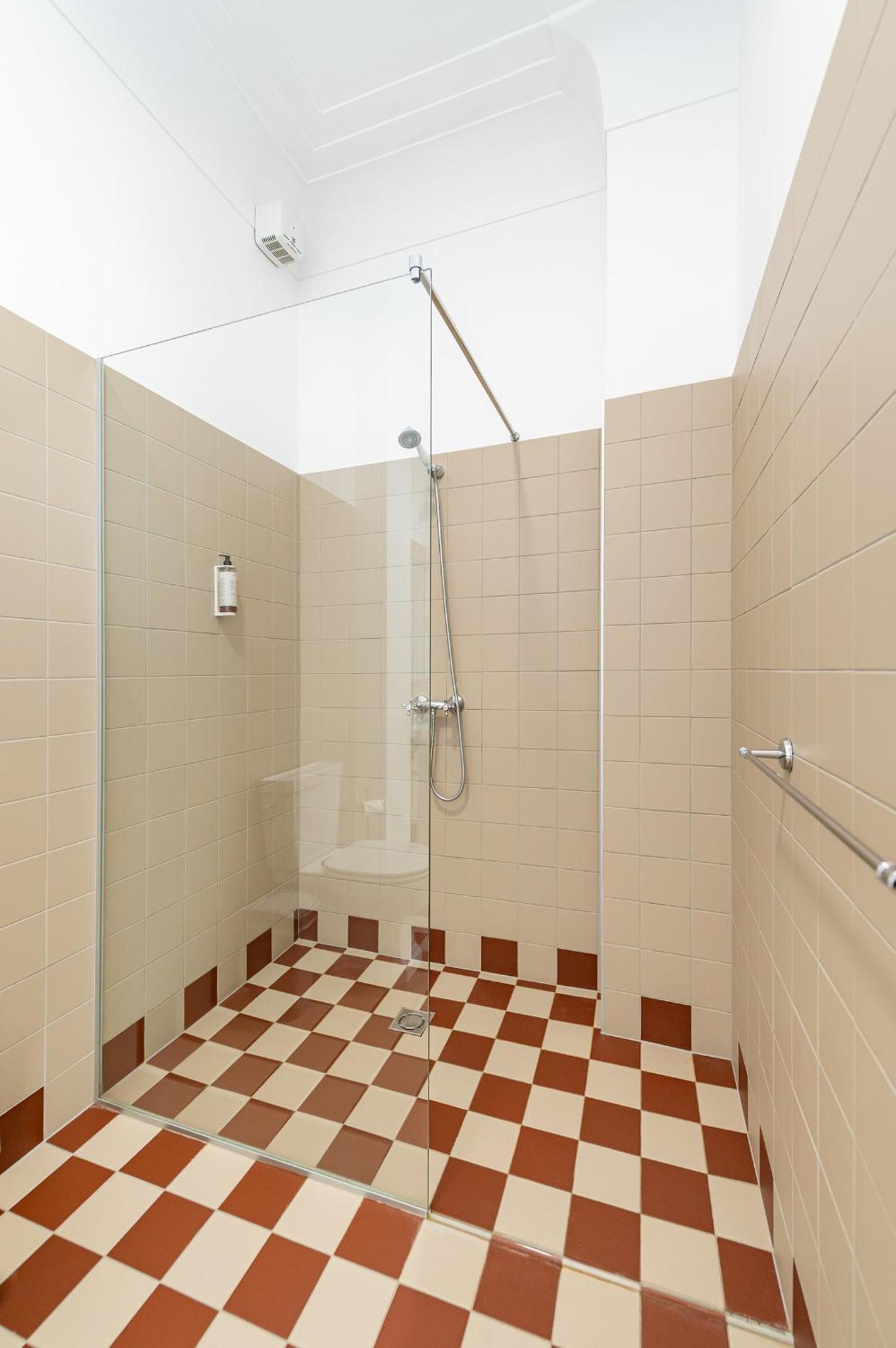 Park Avenue Apartments by Hostlovers view 2