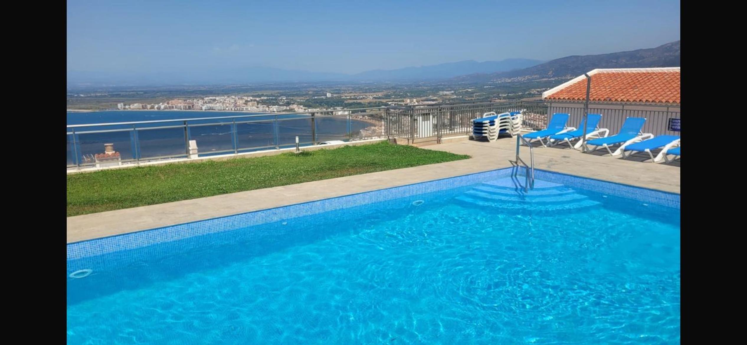 Appartement Duplex Rosas avec terrasse magnifique jacuzzi vue mer