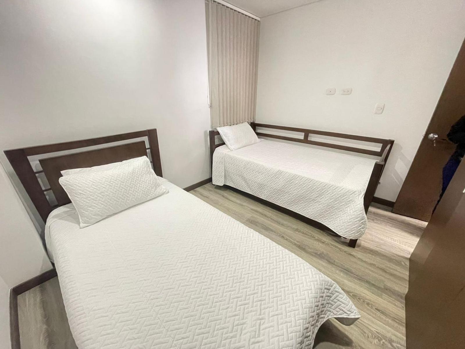 CH1204-Apartamento con linda vista en sector fundadores