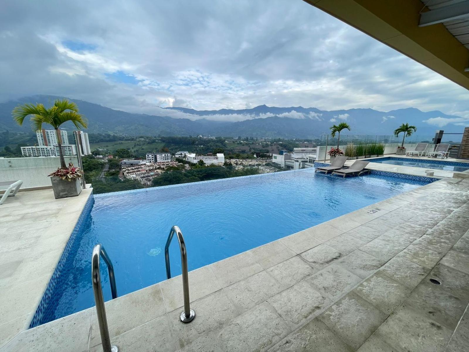 CH1204-Apartamento con linda vista en sector fundadores