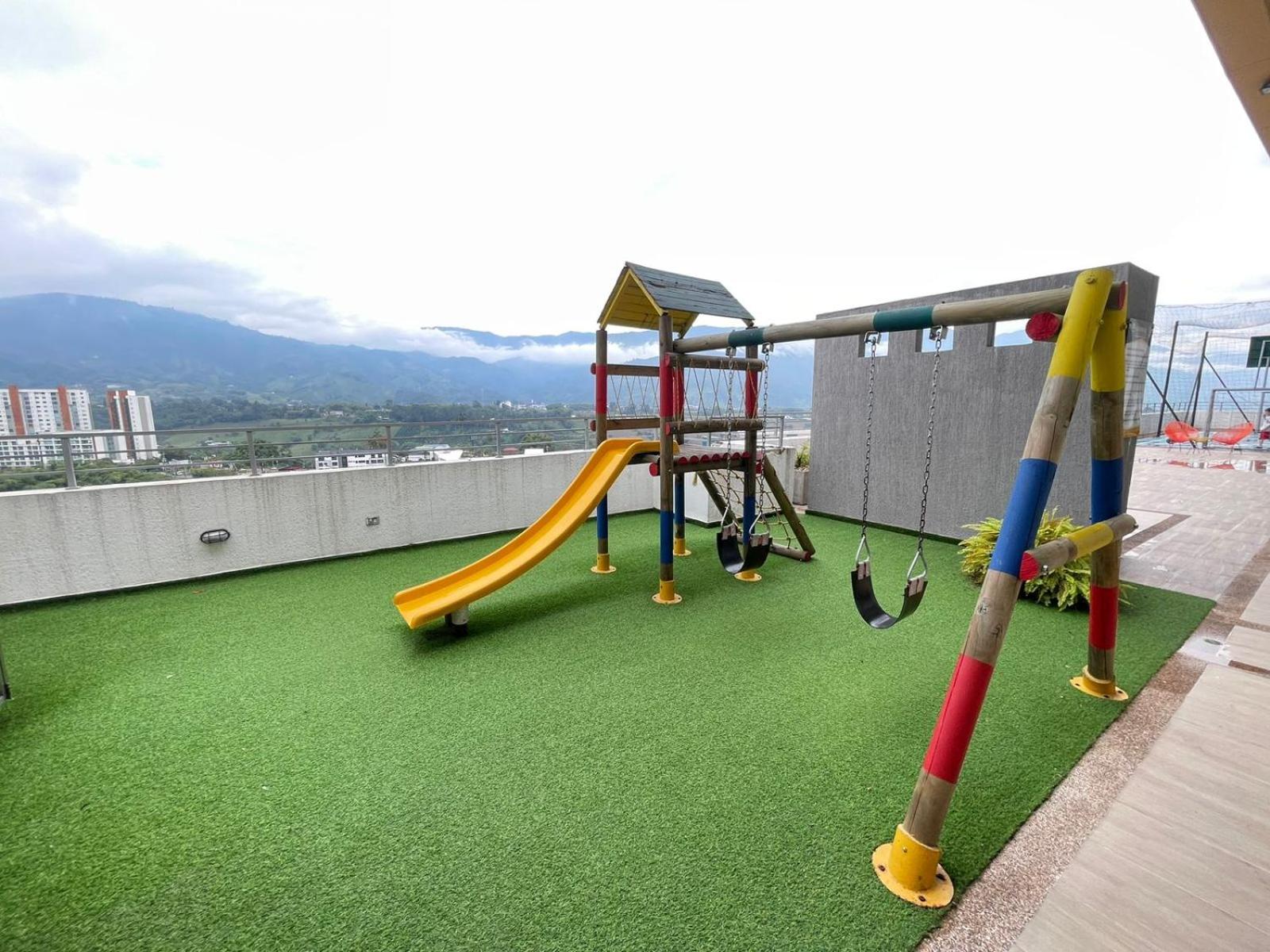 CH1204-Apartamento con linda vista en sector fundadores