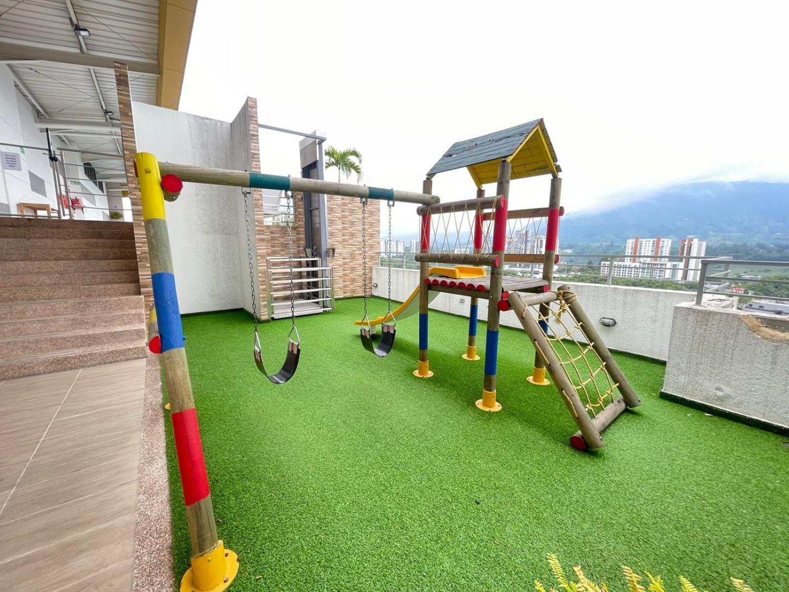 CH1204-Apartamento con linda vista en sector fundadores