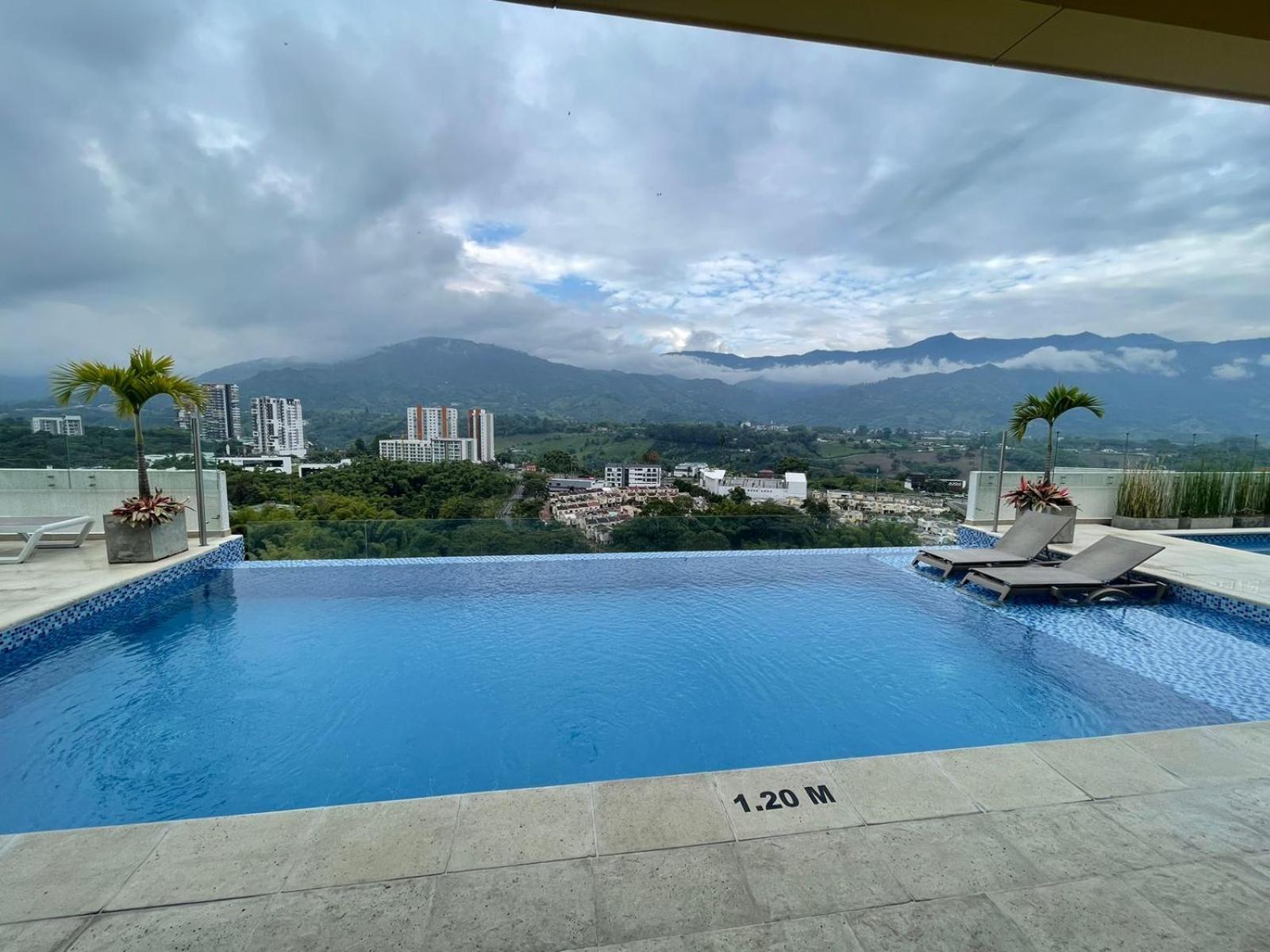 CH1204-Apartamento con linda vista en sector fundadores